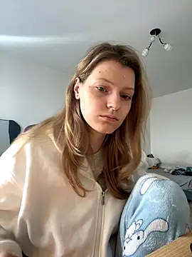 Snapshot of MaryHiggins chatting on 09.17.25 MaryHiggins online show from 09.17.25