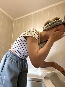 Snapshot of MaryHiggins chatting on 09.23.25 MaryHiggins online show from 09.23.25