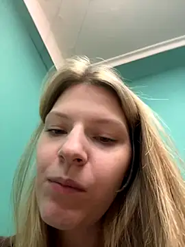 Snapshot of MaryHiggins chatting on 10.03.25 MaryHiggins online show from 10.03.25