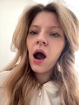 Snapshot of MaryHiggins chatting on 10.17.25 MaryHiggins online show from 10.17.25