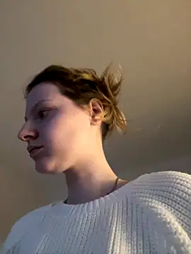 Snapshot of MaryHiggins chatting on 10.27.25 MaryHiggins online show from 10.27.25