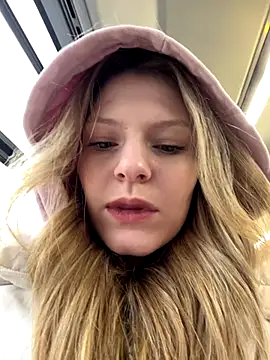 Snapshot of MaryHiggins chatting on 11.09.25 MaryHiggins online show from 11.09.25