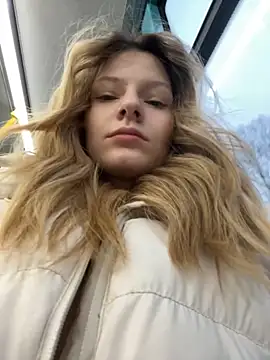 Snapshot of MaryHiggins chatting on 11.11.25 MaryHiggins online show from 11.11.25