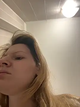 Snapshot of MaryHiggins chatting on 11.16.25 MaryHiggins online show from 11.16.25