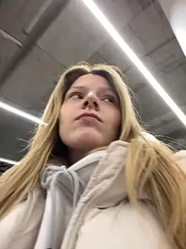 Snapshot of MaryHiggins chatting on 11.19.25 MaryHiggins online show from 11.19.25