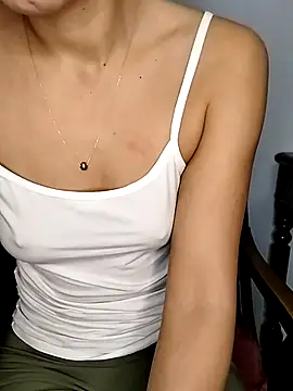 Snapshot of megan2021 chatting on 12.04.25 megan2021 online show from 12.04.25