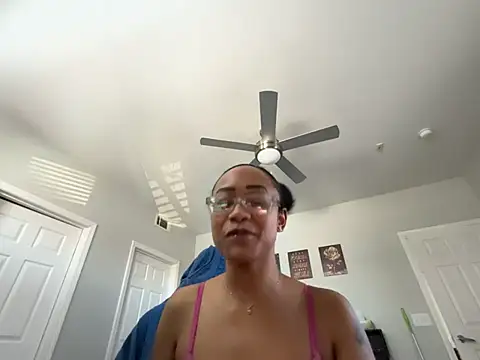 Snapshot of RylHoneyy chatting on 02.05.26 RylHoneyy online show from 02.05.26