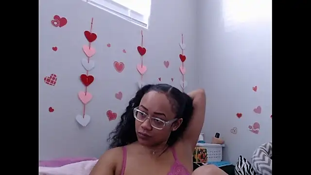 Snapshot of RylHoneyy chatting on 02.13.26 RylHoneyy online show from 02.13.26