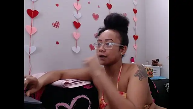 Snapshot of RylHoneyy chatting on 02.15.26 RylHoneyy online show from 02.15.26