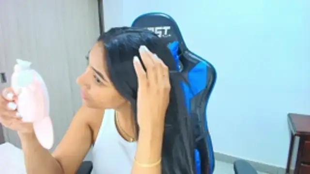 sophiax-x online show from 10.25.25