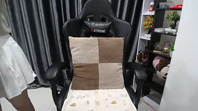 Yuki-yio online show from 03.13.25