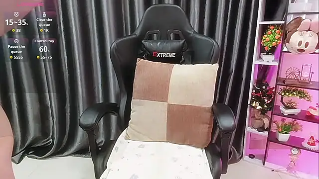 Yuki-yio online show from 10.26.25