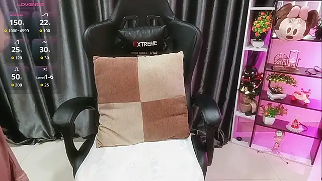 Yuki-yio online show from 11.06.25