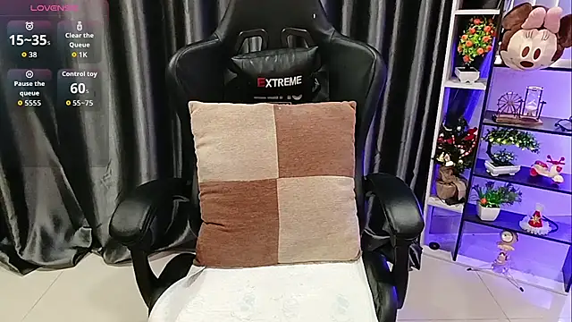 Yuki-yio online show from 11.21.25