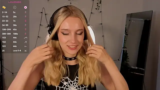 Snapshot of berrry_girl chatting on 06.22.26 berrry girl online show from 06.22.26