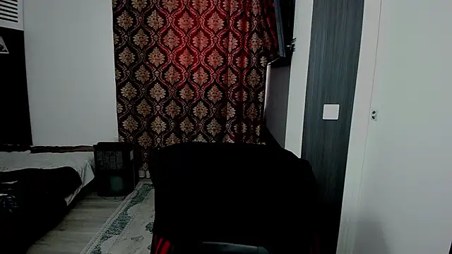 Snapshot of sexxymuscles4u chatting on 11.24.25 sexxymuscles4u online show from 11.24.25