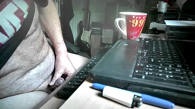 Snapshot of dirtyharry2022 chatting on 02.05.25 dirtyharry2022 online show from 02.05.25