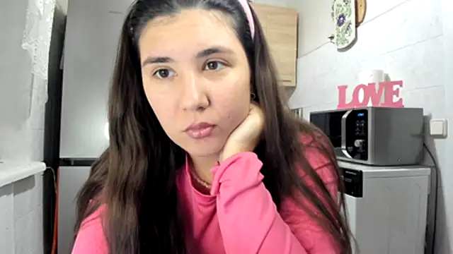 MiaMarrone online show from 11.25.25