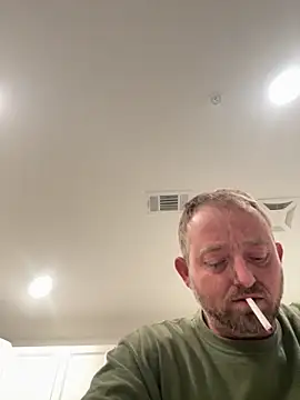 Snapshot of smokeymt420 chatting on 10.23.25 smokeymt420 online show from 10.23.25