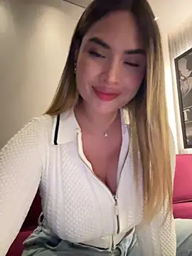 Snapshot of AnaCarrera chatting on 10.11.25 AnaCarrera online show from 10.11.25