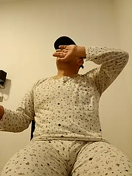 chicoguapo8 online show from 10.10.25