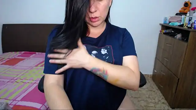 Snapshot of alexa_milsf chatting on 11.15.25 alexa milsf online show from 11.15.25