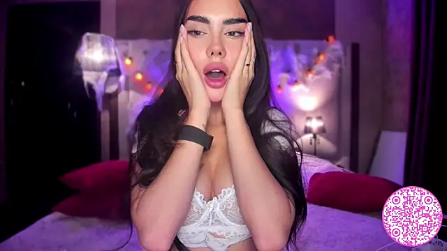 Snapshot of Lil_Gabby chatting on 10.24.25 Lil Gabby online show from 10.24.25