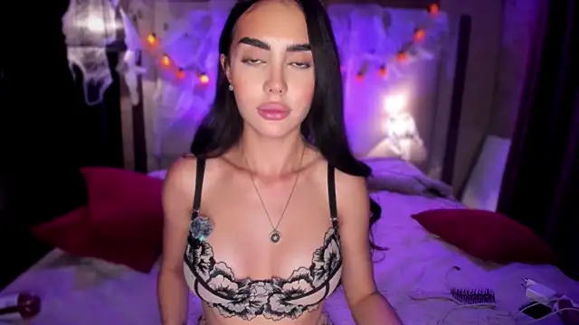 Snapshot of Lil_Gabby chatting on 10.25.25 Lil Gabby online show from 10.25.25