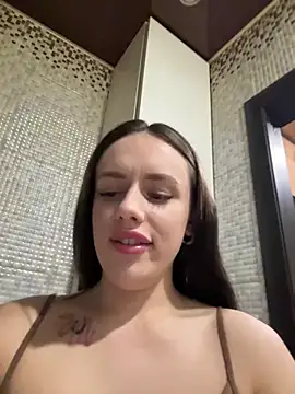 Snapshot of Lisaaan chatting on 12.13.24 Lisaaan online show from 12.13.24