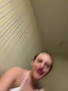 Snapshot of Lisaaan chatting on 12.19.24 Lisaaan online show from 12.19.24