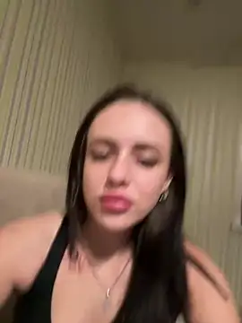 Snapshot of Lisaaan chatting on 12.20.24 Lisaaan online show from 12.20.24