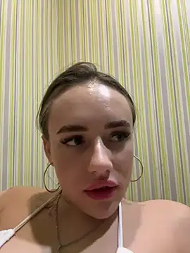 Snapshot of Lisaaan chatting on 12.21.24 Lisaaan online show from 12.21.24