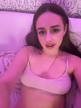 Snapshot of Lisaaan chatting on 10.13.25 Lisaaan online show from 10.13.25