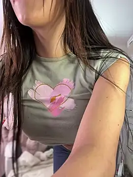 Snapshot of Emmily_19 chatting on 02.06.25 Emmily 19 online show from 02.06.25