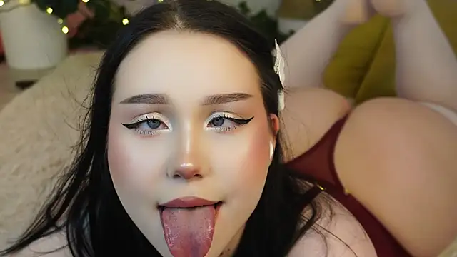 Snapshot of ScarletBlaze chatting on 12.21.24 ScarletBlaze online show from 12.21.24