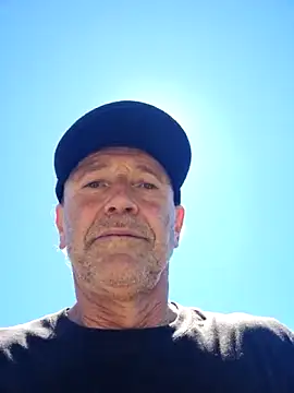 Snapshot of Mattsroom chatting on 11.20.25 Mattsroom online show from 11.20.25