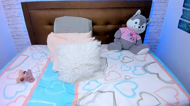 olivia love  online show from 01.24.25