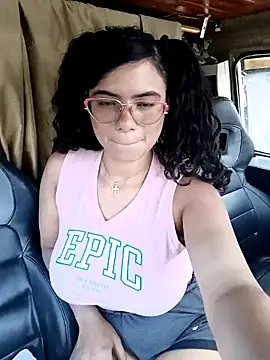 Snapshot of Simone_Miller chatting on 01.28.25 Simone Miller online show from 01.28.25