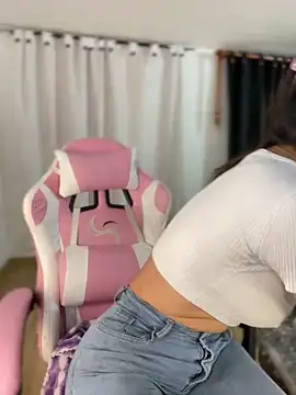 Snapshot of MiaJones21 chatting on 01.17.25 MiaJones21 online show from 01.17.25