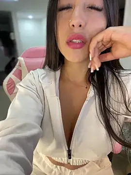 Snapshot of MiaJones21 chatting on 02.02.25 MiaJones21 online show from 02.02.25