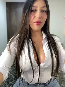 Snapshot of MiaJones21 chatting on 05.05.26 MiaJones21 online show from 05.05.26