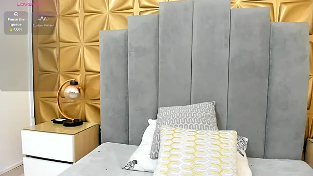 Snapshot of melani_dream chatting on 02.13.26 melani dream online show from 02.13.26