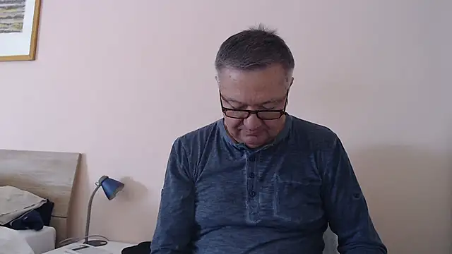 Snapshot of YOU6me chatting on 09.18.25 YOU6me online show from 09.18.25