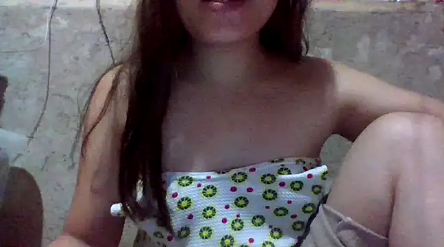 Snapshot of Beatrice143 chatting on 01.04.25 Beatrice143 online show from 01.04.25