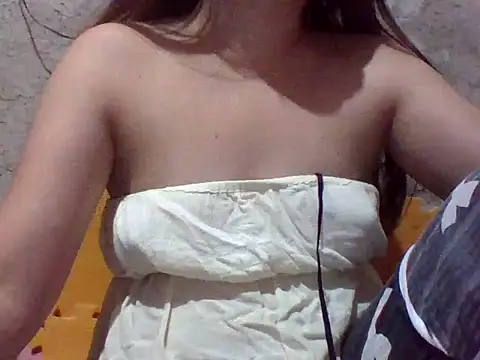 Snapshot of Beatrice143 chatting on 10.15.25 Beatrice143 online show from 10.15.25