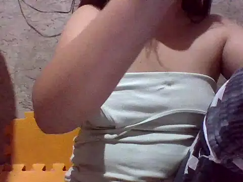 Snapshot of Beatrice143 chatting on 10.16.25 Beatrice143 online show from 10.16.25