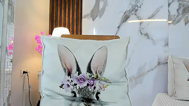 Snapshot of hannahill69 chatting on 01.08.25 hannahill69 online show from 01.08.25