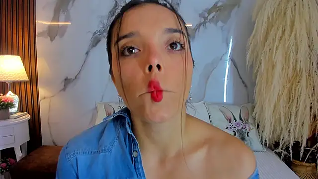 Snapshot of hannahill69 chatting on 02.22.25 hannahill69 online show from 02.22.25