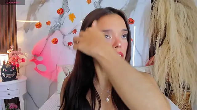 Snapshot of hannahill69 chatting on 10.22.25 hannahill69 online show from 10.22.25