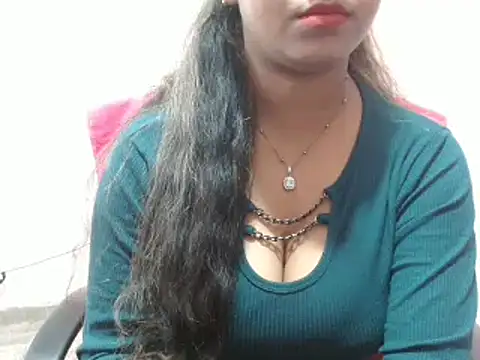 LovingPihu online show from 02.13.25